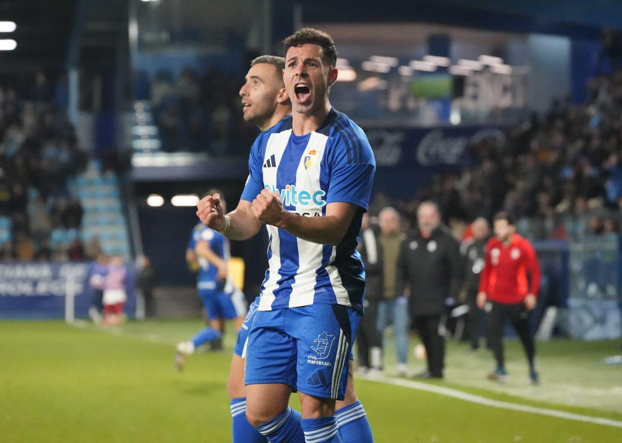 Bustos celebrando un gol en El Toralín. SDP