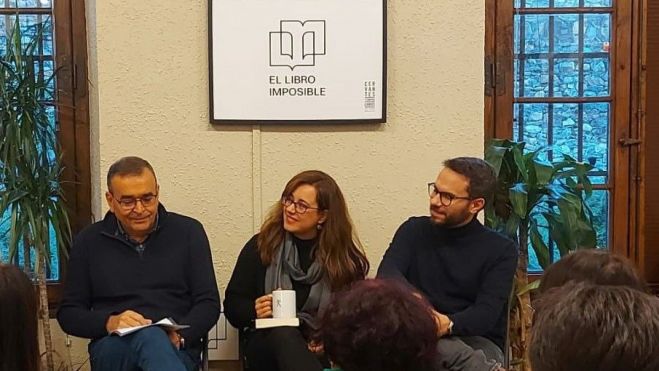 Presentación del libro con la escritora Noemí Sabugal.| L.N.C. Presentación del libro con la escritora Noemí Sabugal.| L.N.C.