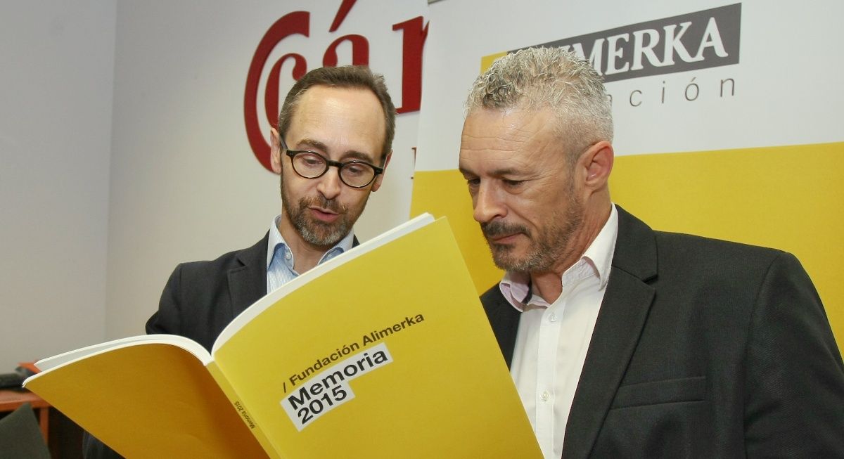 El director de la Fundación Alimerka Antonio Blanco y el supervisor de zona Miguel García. | c.s. (Ical)