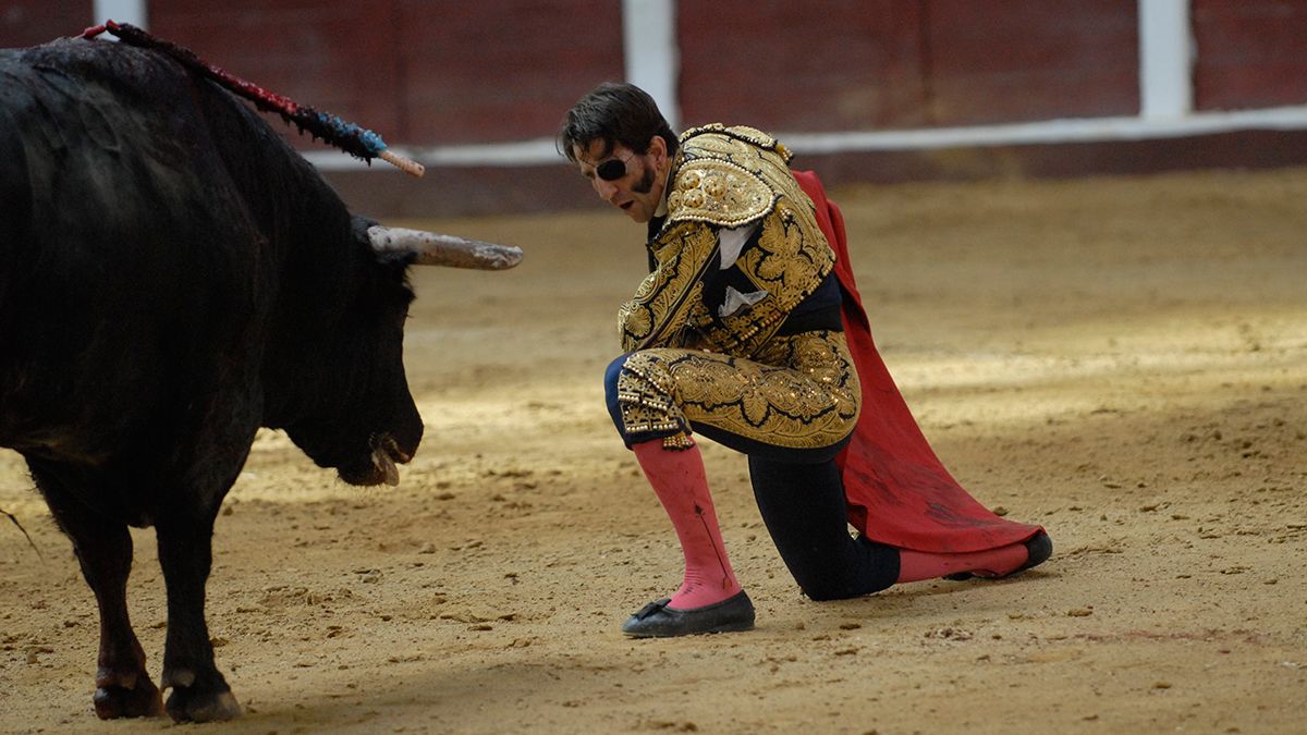 Juan José Padilla durante una de sus últimas corridas en la plaza de toros de León. | MAURICIO PEÑA Juan José Padilla durante una de sus últimas corridas en la plaza de toros de León. | MAURICIO PEÑA