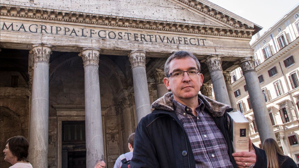 Santiago Posteguillo presenta este viernes en León la novela 'La legión perdida' que cierra su trilogía sobre el emperador Trajano. | CARLOS RUIZ