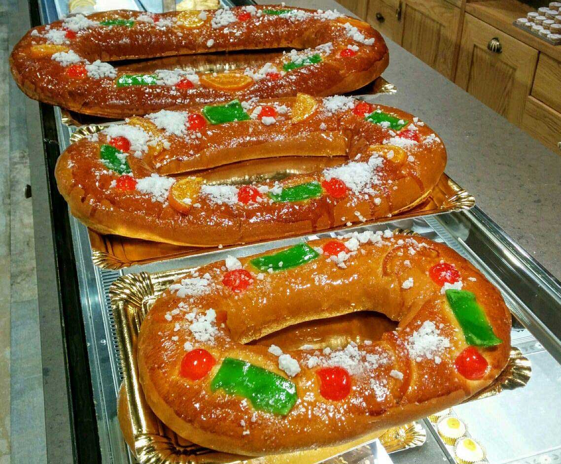 El roscón de la Confitería Santa Cecilia con relleno y cobertura tradicional. | FACEBOOK