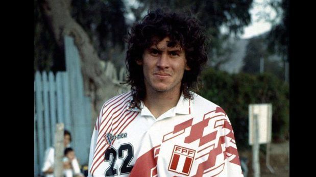Ronald Baroni con la equipación de la selección peruana como futbolista profesional.