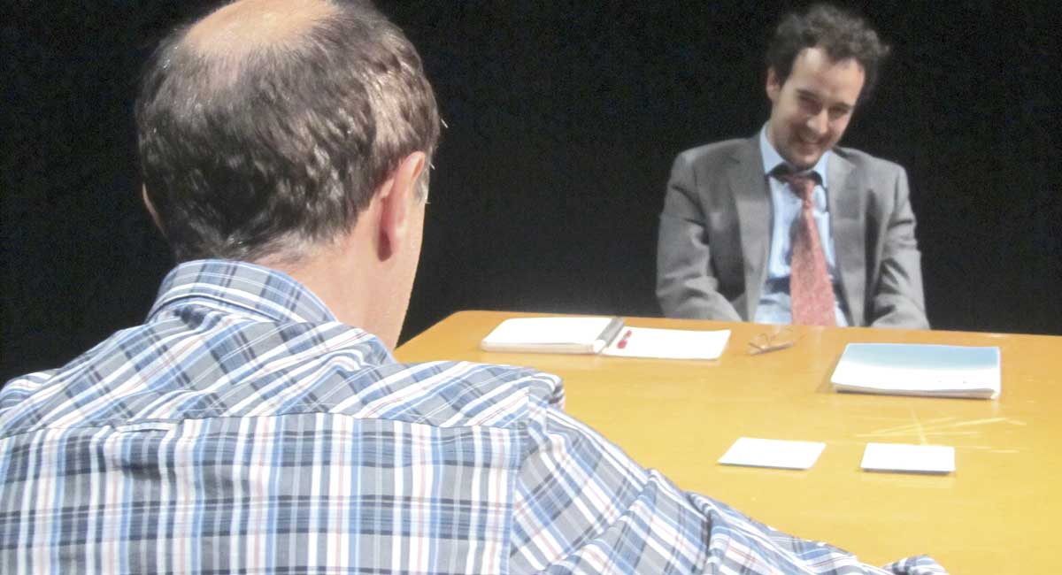 Chema Ruiz y Daniel Martos mantienen un intenso duelo interpretativo en ‘El procedimiento’.
