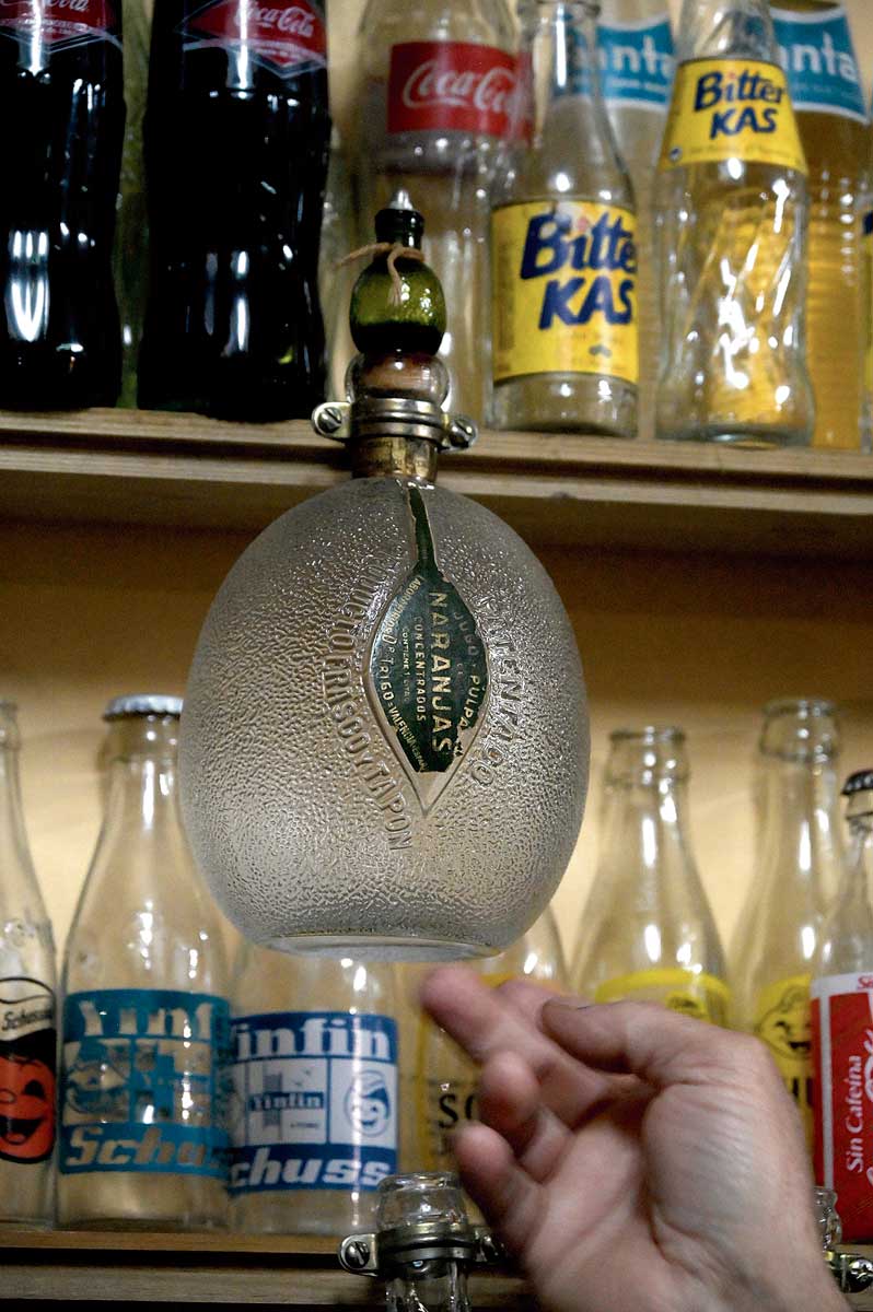 Además de gaseosa tiene primeras botellas de otras bebidas. | MAURICIO PEÑA Además de gaseosa tiene primeras botellas de otras bebidas. | MAURICIO PEÑA