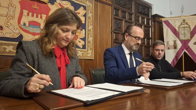 Firma del convenio para el proyecto de bienestar social. Firma del convenio para el proyecto de bienestar social.