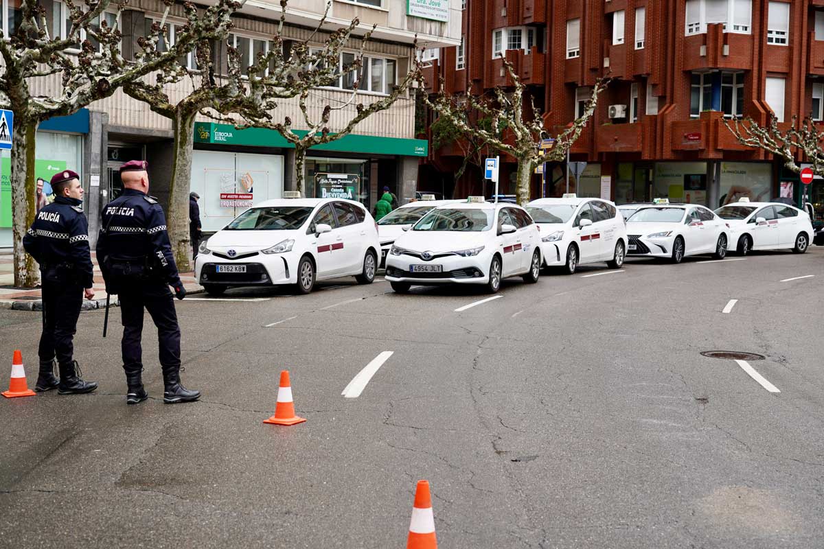 Huelga de taxis este miércoles en León. | CAMPILLO (ICAL)