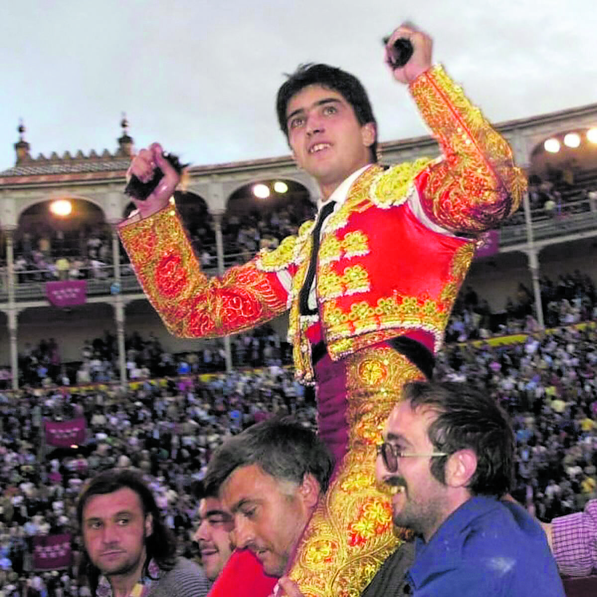 Castaño abrió la puerta grande de Madrid de novillero.