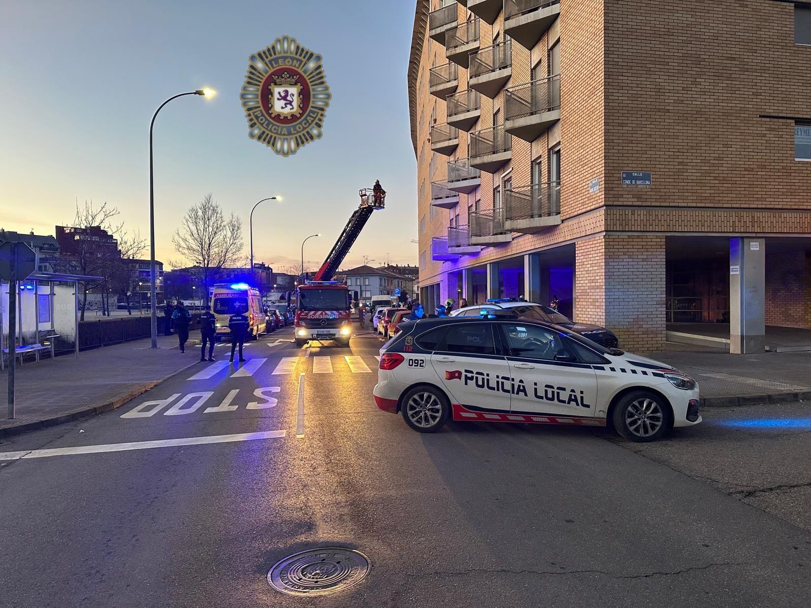 Un instante de la intervencion en la calle Buen Suceso. | POLICIA LOCAL