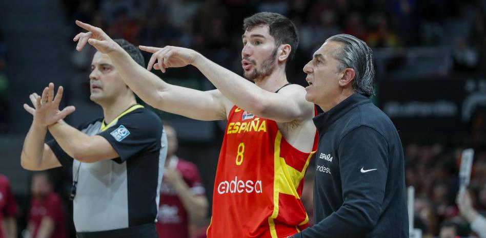 Scariolo y Brizuela, que estarán en León, durante un partido en uno de los últimos grandes campeonatos.  ABC