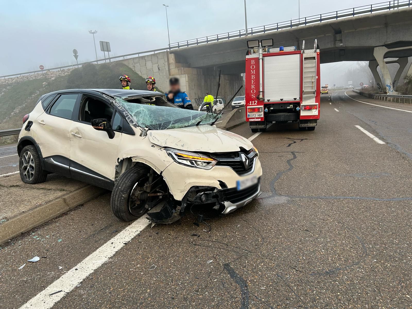 Estado en el que quedó el vehículo accidentado. | BOMBEROS AYTO. LEÓN