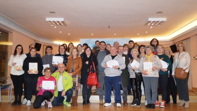 Foto de familia de los participantes que han recibido el diploma. | L.N.C. Foto de familia de los participantes que han recibido el diploma. | L.N.C.