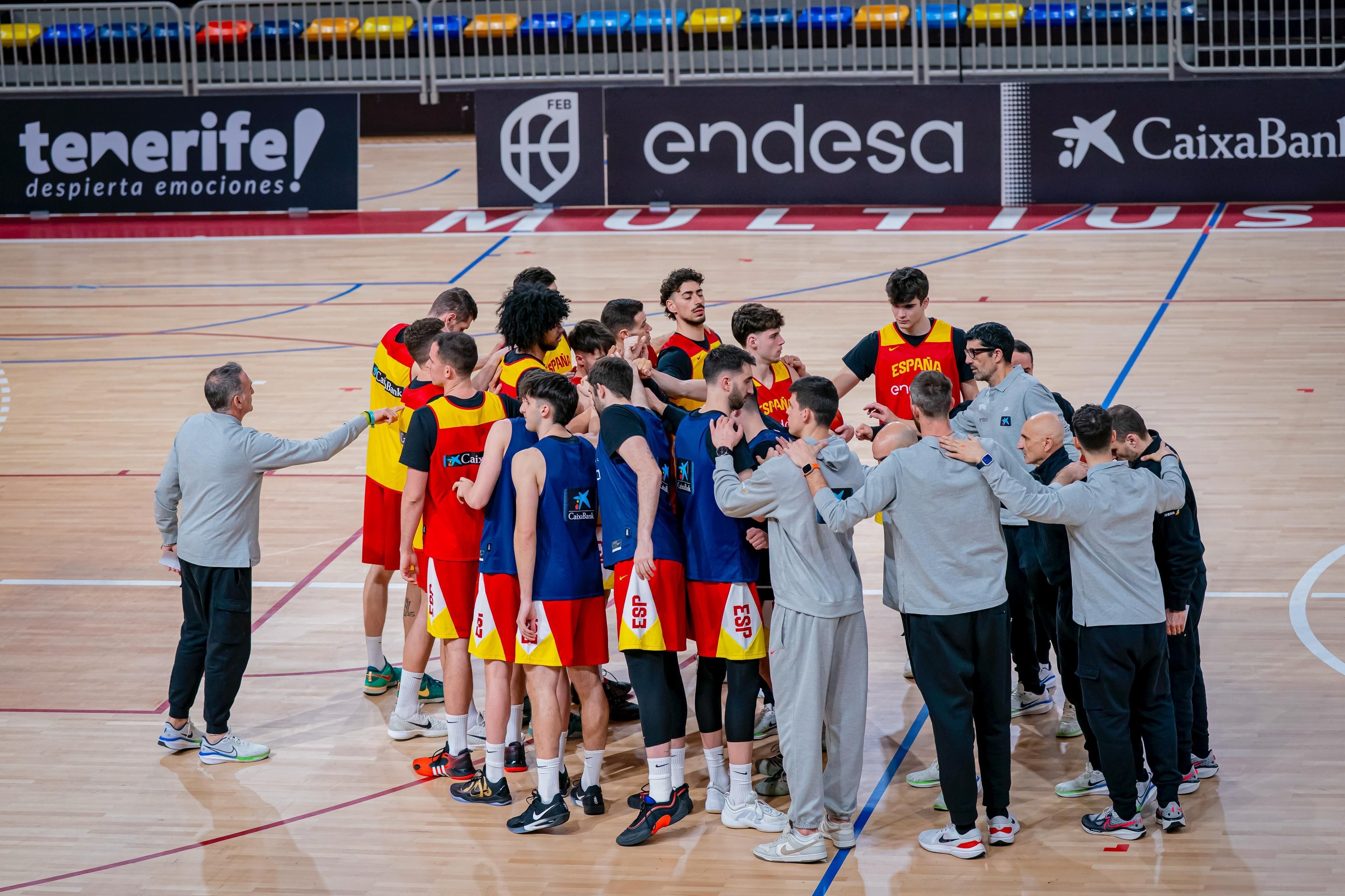 Los jugadores de España hacen piña tras concentrarse este lunes en Guadalajara. | FEB