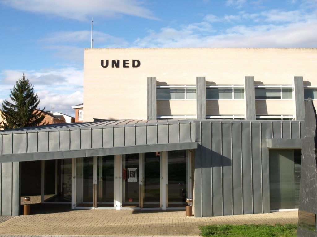 En la fotografía, imagen de la UNED de Ponferrada.