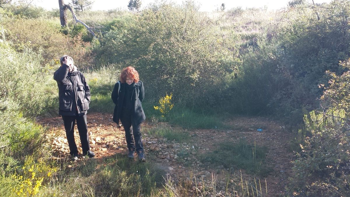 Los concejales de IU Eloína Terrón y Felipe Ménguez, en la zona afectada. | L.N.C.