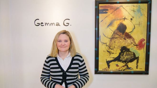 Gemma García ante una de sus obras. | VICENTE GARCÍA Gemma García ante una de sus obras. | VICENTE GARCÍA
