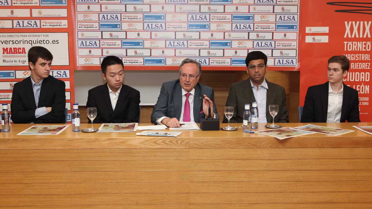 Los cuatro jugadores del Magistral vivieron ayer el sorteo. | L.N.C.