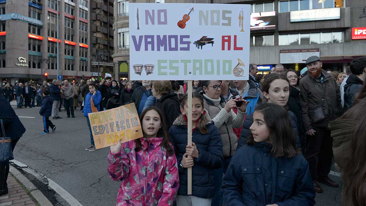 Manifestación por el centro de la ciudad para rechazar el traslado del Conservatorio al estadio de fútbol. | MAURICIO PEÑA