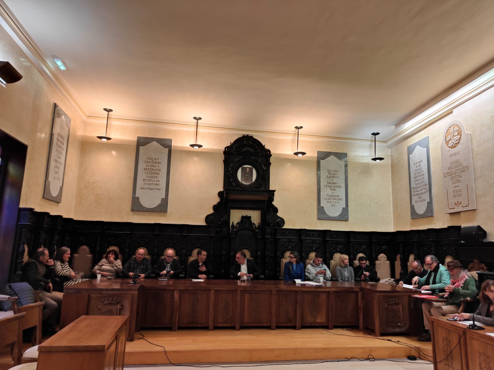 Un instante del pleno extraordinario celebrado ayer en Astorga. | L.N.C.