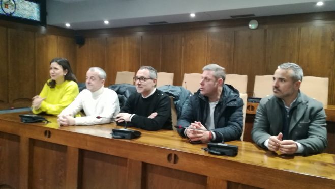 Parte de las bancadas de los ediles quedaron vacías en la celebración del 8-M. | MAR IGLESIAS Parte de las bancadas de los ediles quedaron vacías en la celebración del 8-M. | MAR IGLESIAS