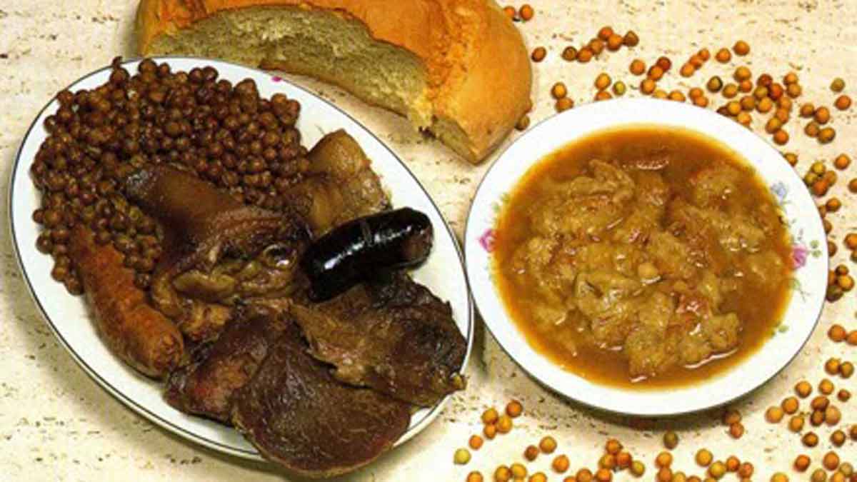 El tradicional cocido leonés de arvejos.
