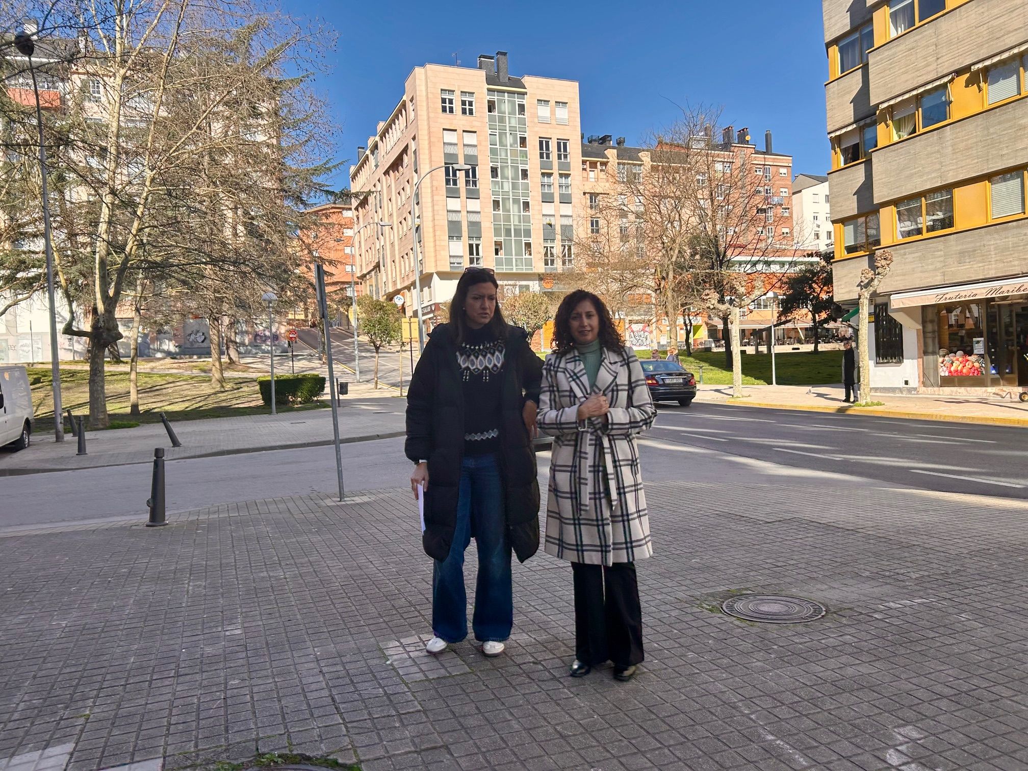 Las dos concejalas visitaron el área objeto de la actuación.