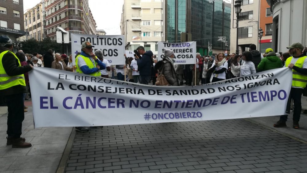 Cabeza de la movilización multitudinaria en Ponferrada. | MAR IGLESIAS