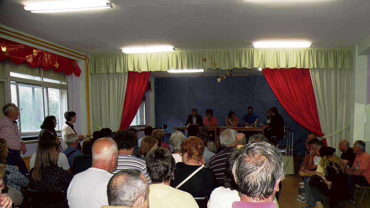 Imagen de la asamblea vecinal de este lunes. | E. NIÑO