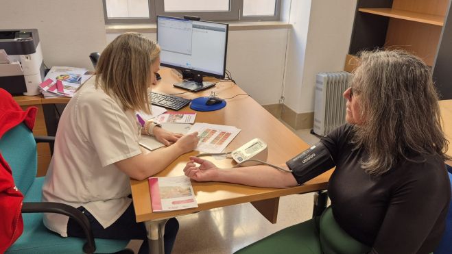 Uno de los controles de salud cardiovascular realizados durante la jornada. | LNC Uno de los controles de salud cardiovascular realizados durante la jornada. | LNC