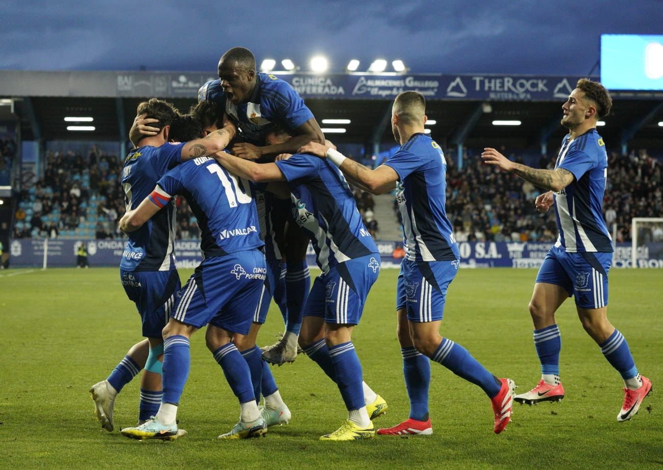 La Ponferradina vuelve a esta de dulce y va a por su mejor racha de a la temporada. PONFERRADINA