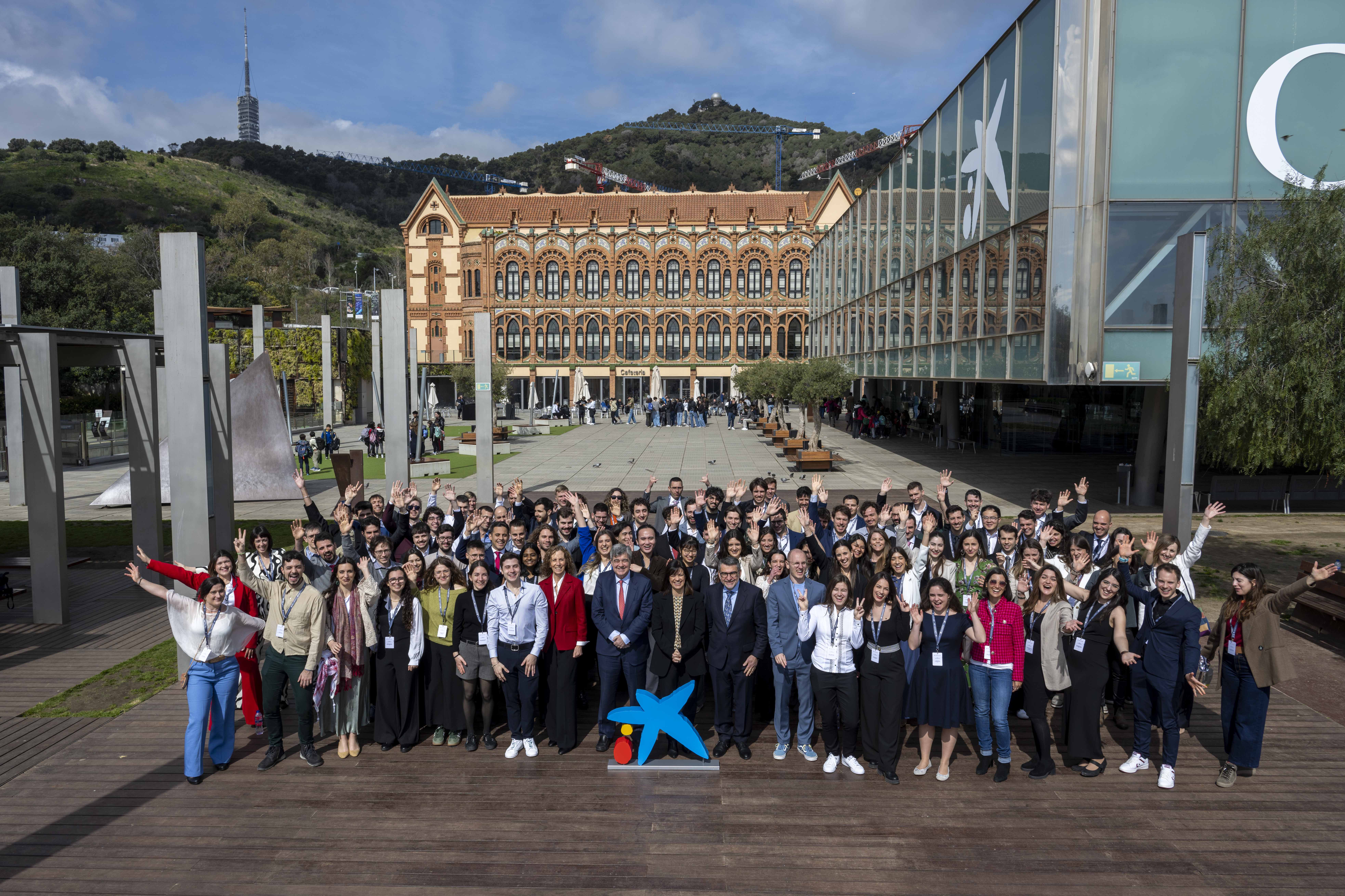 Foto de familia de las Becas Fundación la Caixa