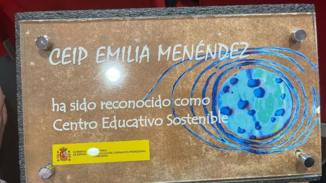 Detalle del premio entregado al colegio de La Robla. Detalle del premio entregado al colegio de La Robla.