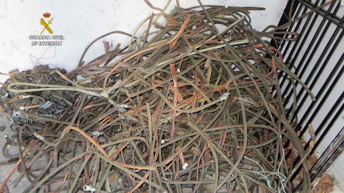 Parte del cobre recuperado por la Guardia Civil