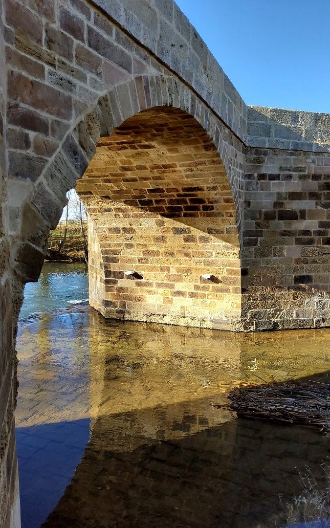 Detalle del Puente Canto, donde comienza la zona de AREC de Sahagún.
