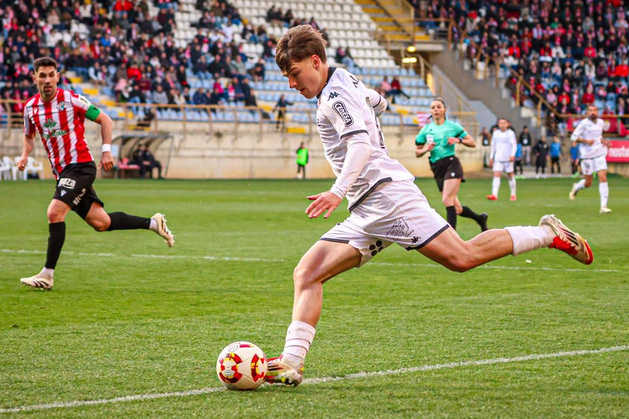 Álvaro durante el partido ante el Zamora en el Reino de León. CULTURAL