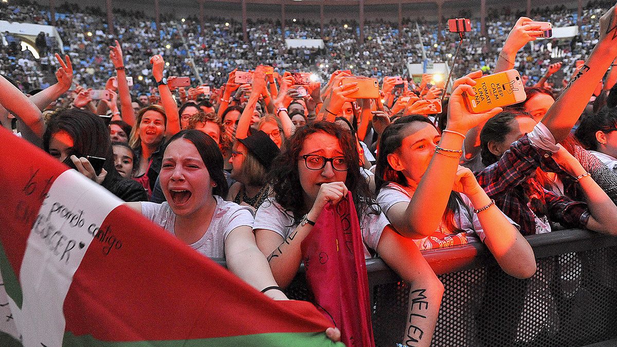 Sus fans no quisieron perderse el espectáculo de su gira 'Directo a septiembre'. | DANIEL MARTÍN Sus fans no quisieron perderse el espectáculo de su gira 'Directo a septiembre'. | DANIEL MARTÍN