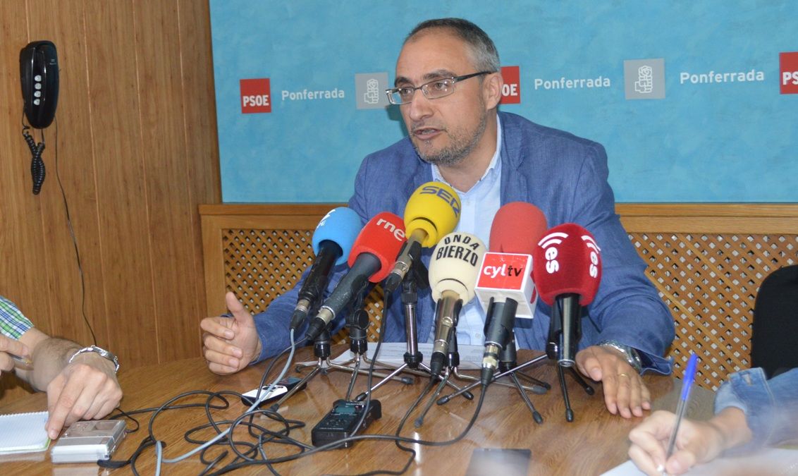 Olegario Ramón, portavoz del PSOE, en rueda de prensa. I D.M.