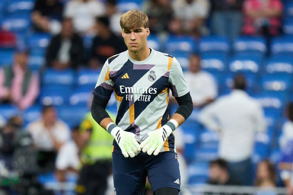 Fran González, durante un calentamiento con el Real Madrid.