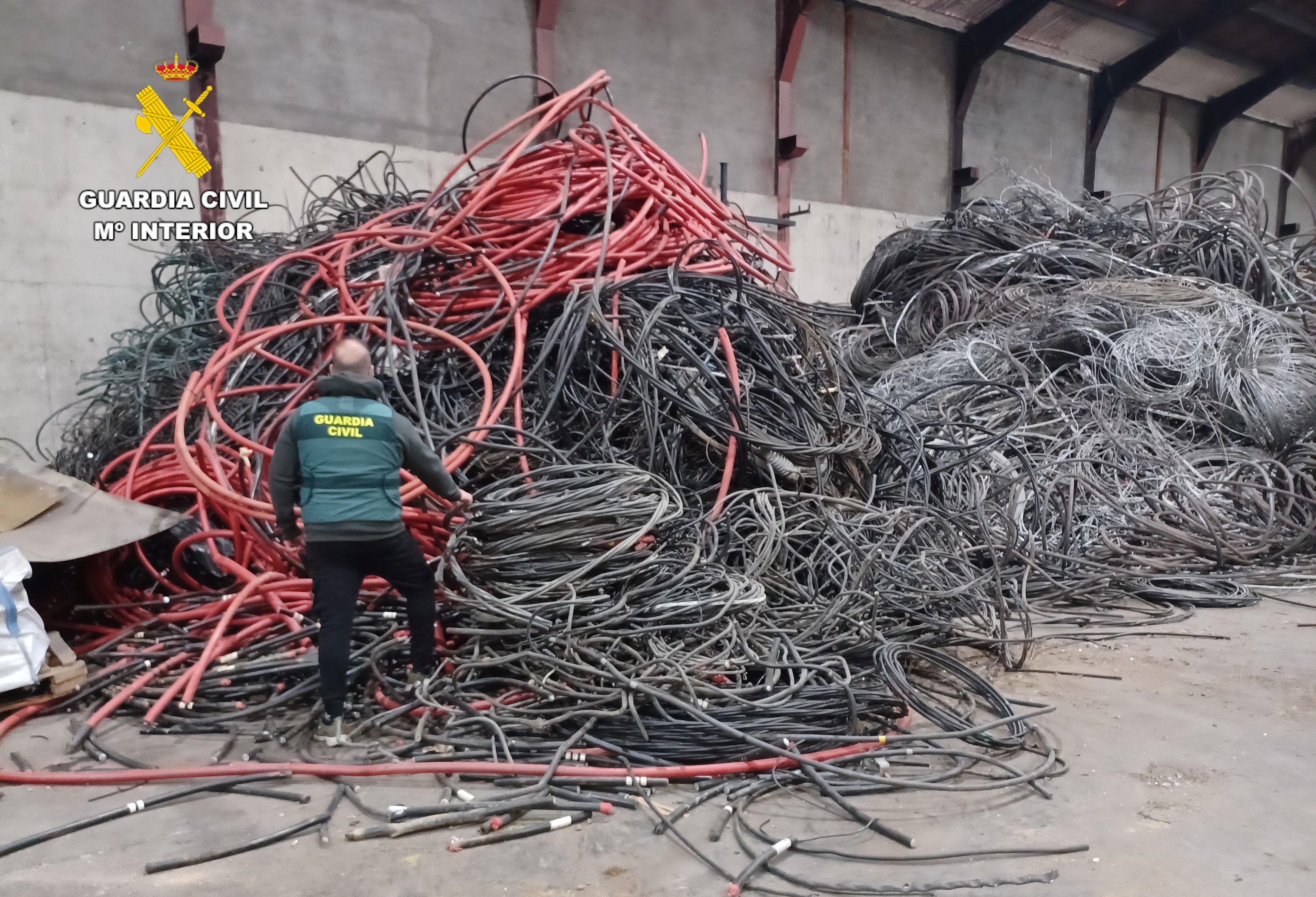 Cobre en nave industrial | GUARDIA CIVIL