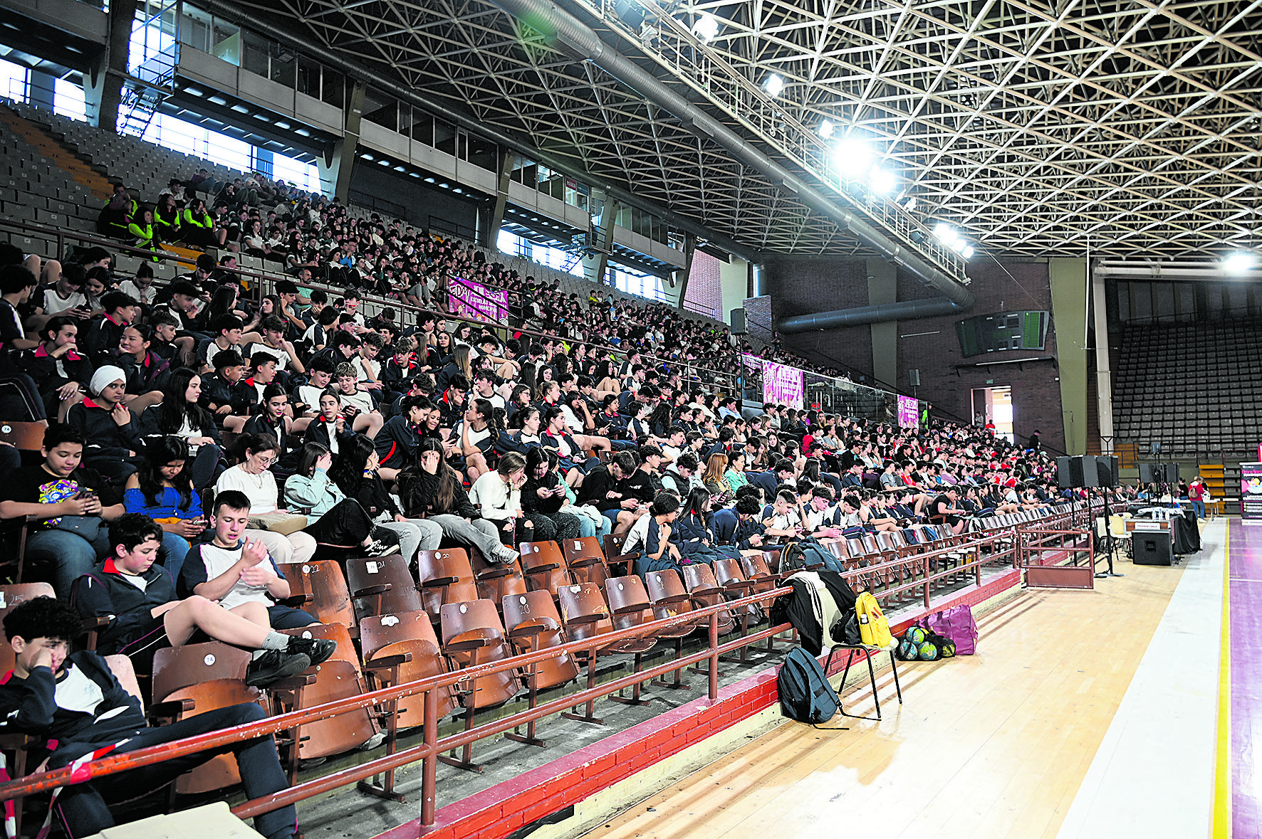 El Palacio acogió las charlas del Tour del Talento, contando con más de 1.500 alumnos de diferentes centros escolares leoneses.  SAÚL ARÉN