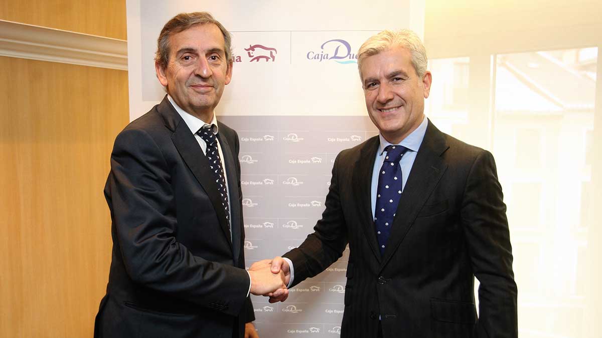 Sebastián Arias, presidente de Alentia, y Carlos Ranera, director general de Banca Comercial de Caja España-Duero, firmaron el acuerdo. Sebastián Arias, presidente de Alentia, y Carlos Ranera, director general de Banca Comercial de Caja España-Duero, firmaron el acuerdo.