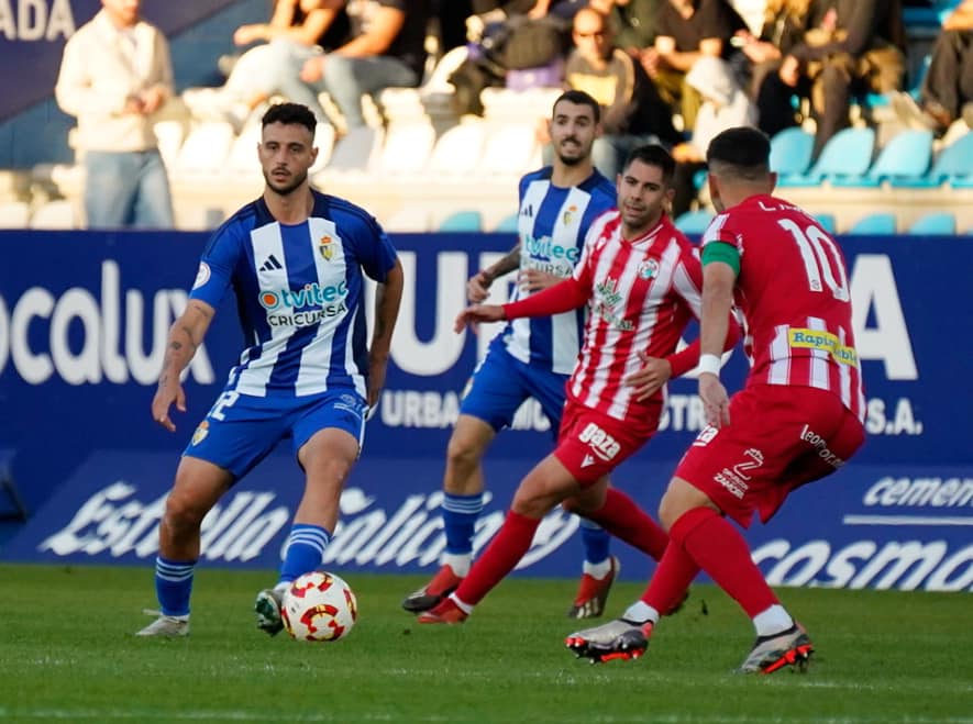 Esquerdo durante el partido de ida ante el Zamora en El Toralín. PONFERRDINA
