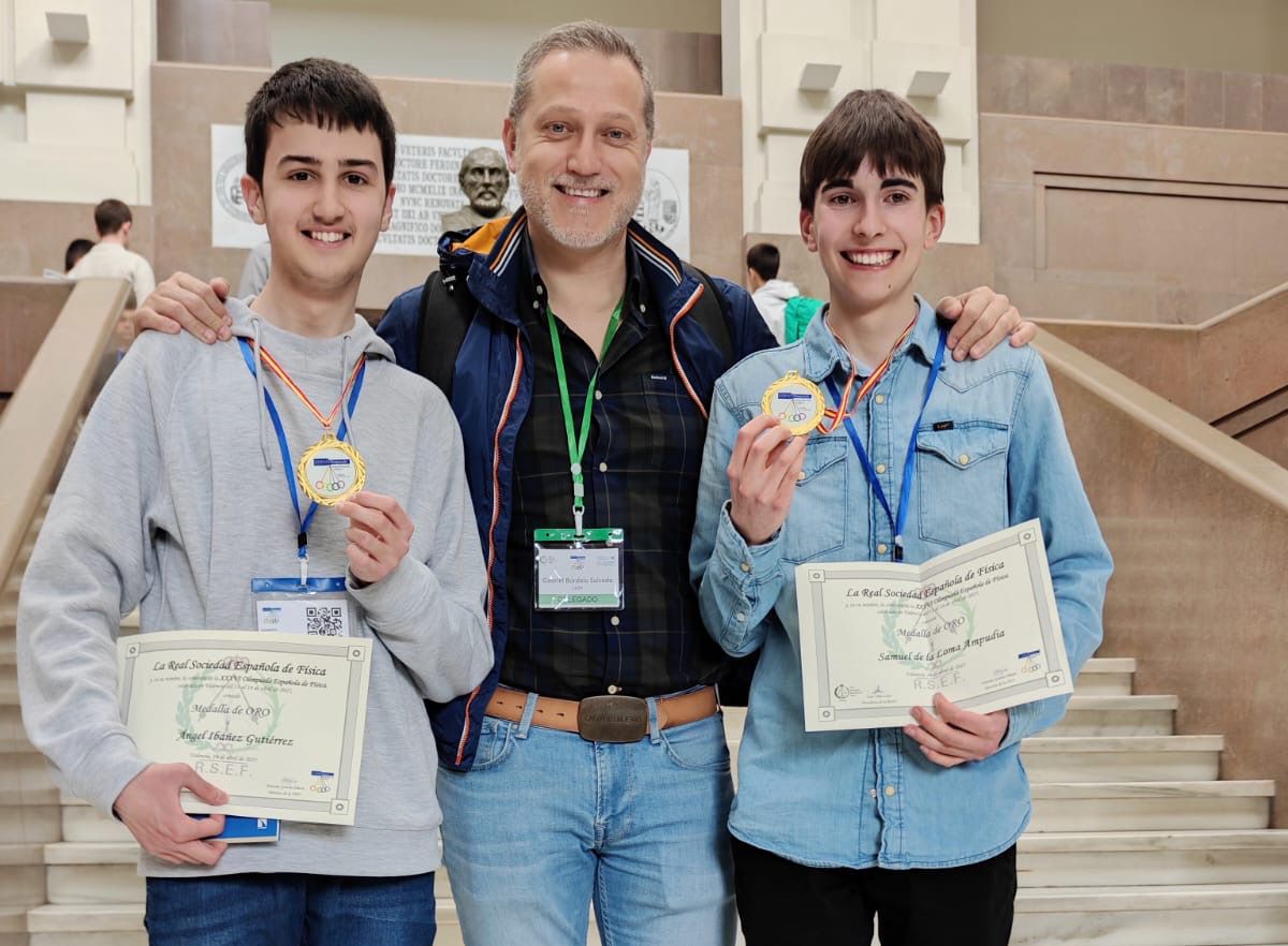 Ángel y Samuel posan con las medallas conseguidas en Valencia. | L.N.C.