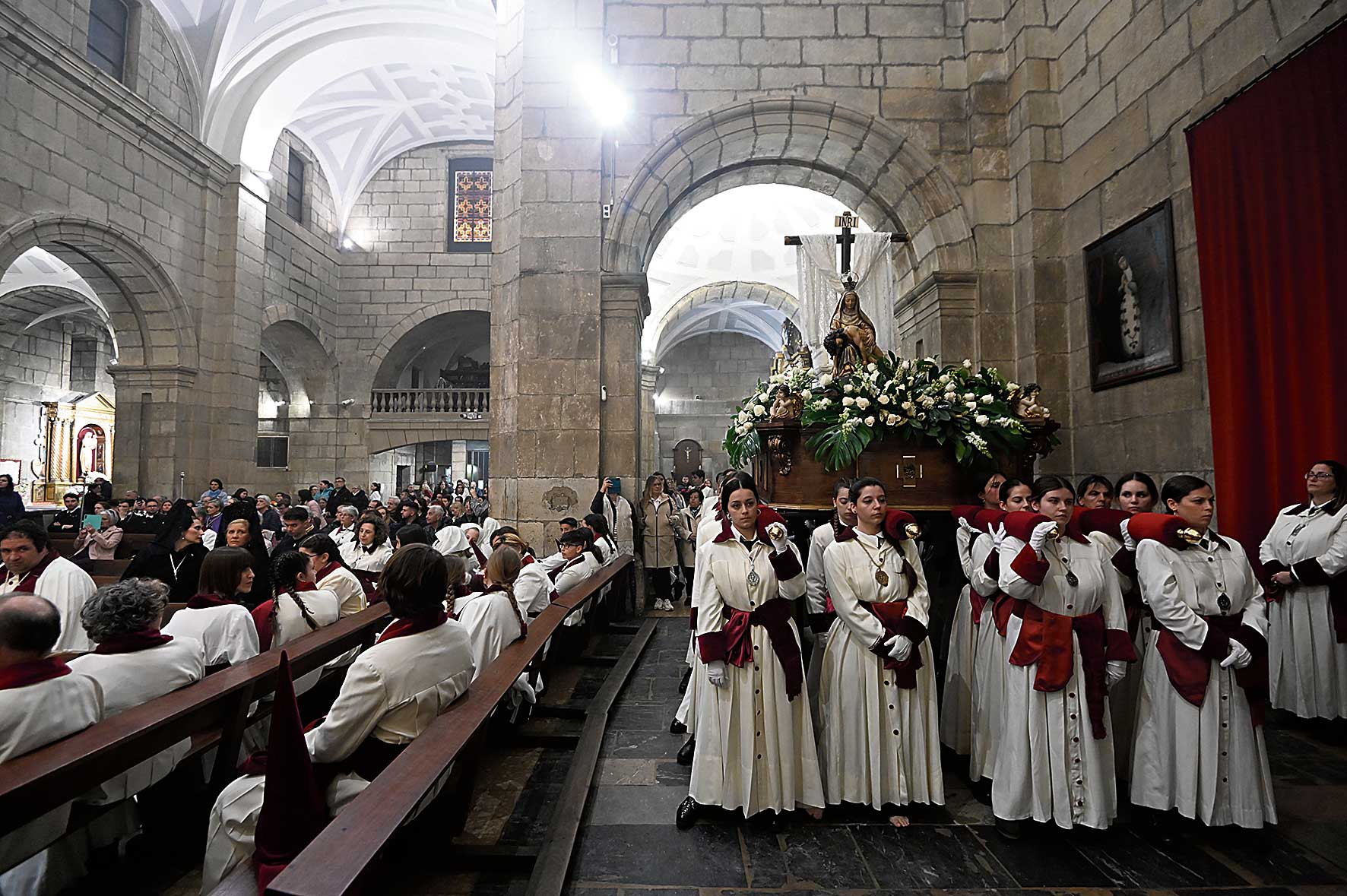 La procesión fue suspendida y se celebró un acto en la iglesia de San Marcelo. | SAÚL ARÉN