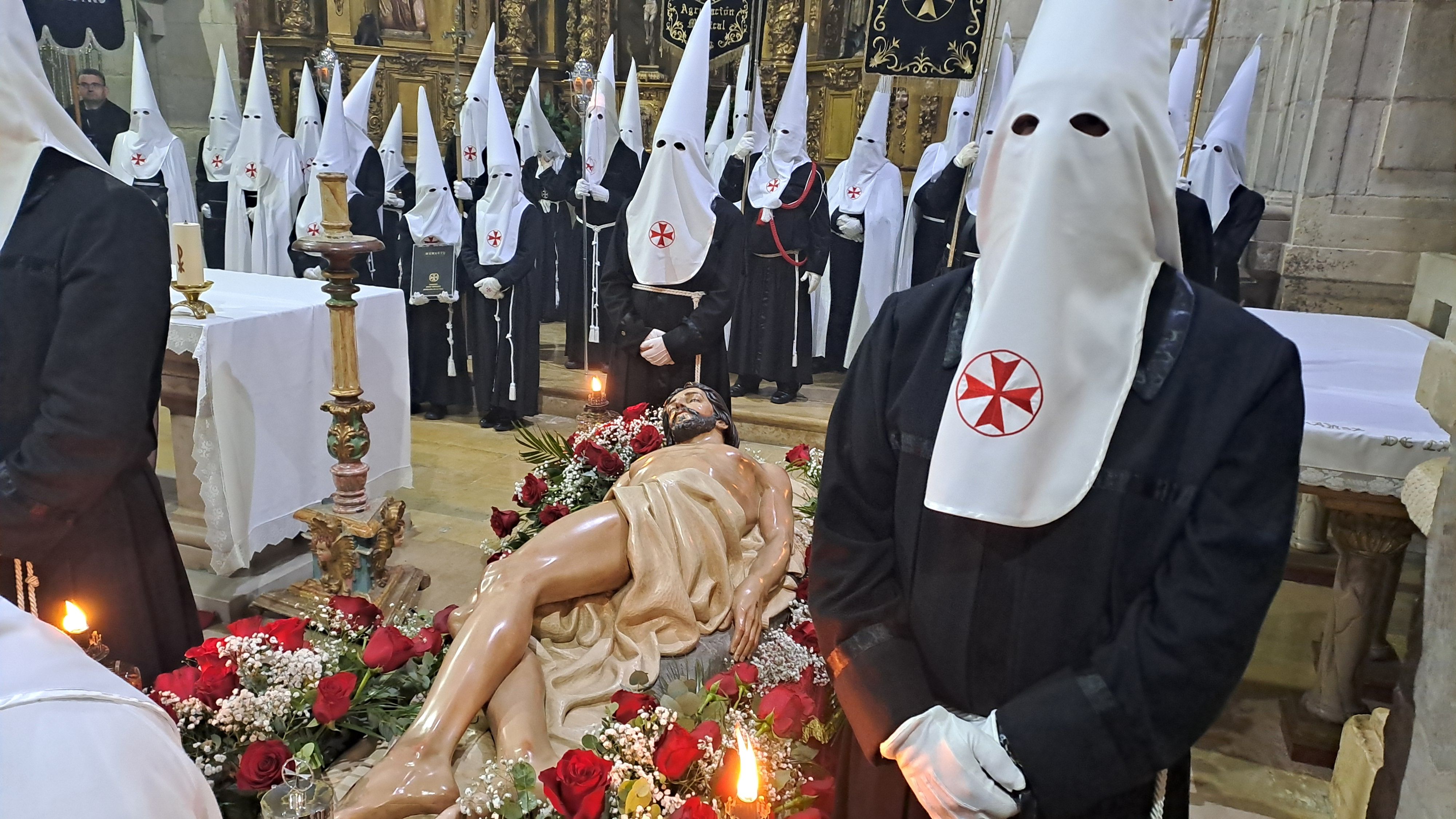 Adoración de las Llagas de Cristo, organizada por la Cofradía del Santo Sepulcro. | D.I.