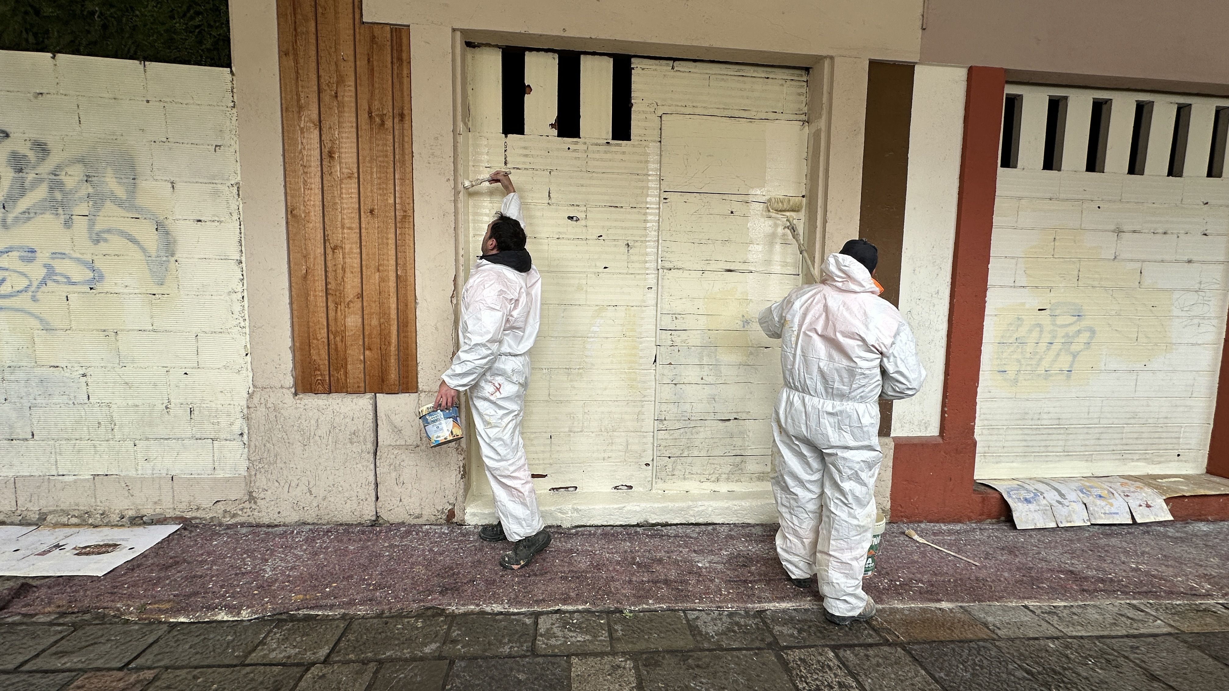 Los trabajadores del Servicio de Limpieza llevan a cabo las tareas. | L.N.C.