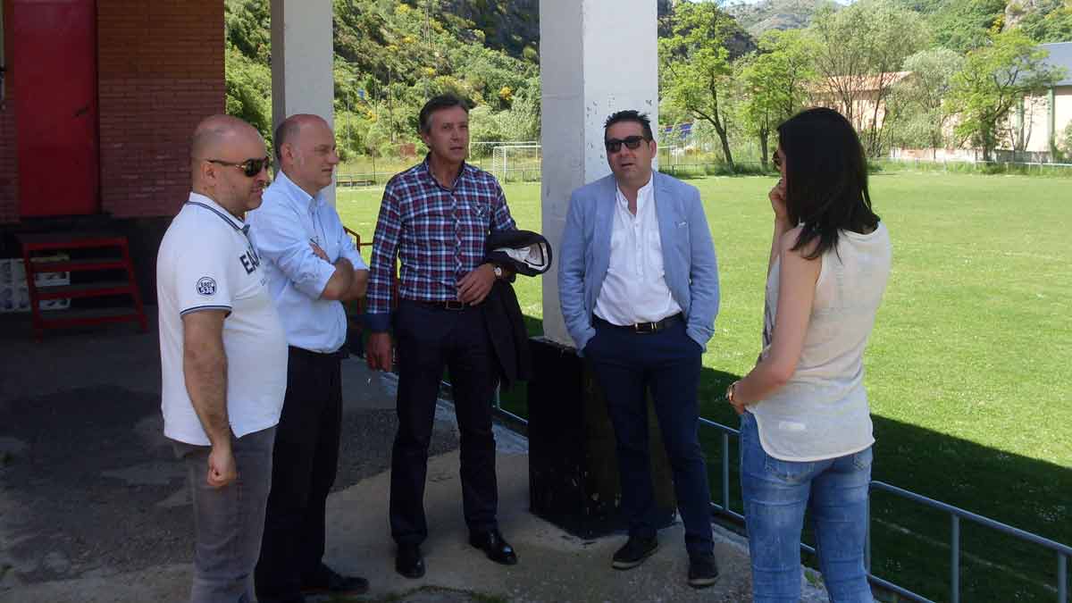 El procurador leonesista Alejandro Valderas, este lunes en la sede del partido en León.