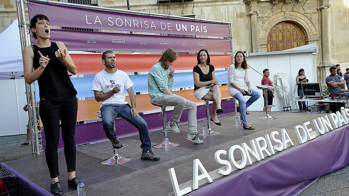 Imagen del mitin de Unidos Podemos en Botines. | DANIEL MARTÍN