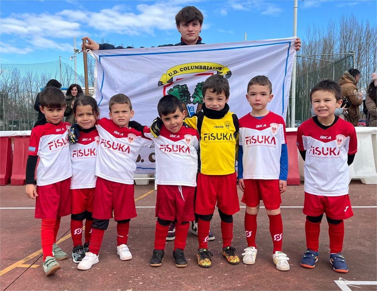 Equipo de debutantes del Columbrianos. 