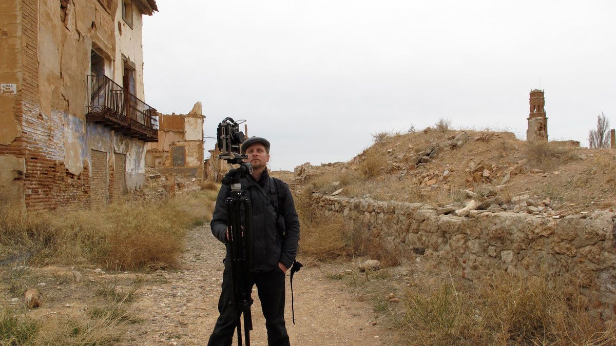 El artista esloveno Primoz Bizjak impartirá un taller sobre fotografía de gran formato e iluminación nocturna. | CARLOS FERNÁNDEZ SÁNCHEZ El artista esloveno Primoz Bizjak impartirá un taller sobre fotografía de gran formato e iluminación nocturna. | CARLOS FERNÁNDEZ SÁNCHEZ